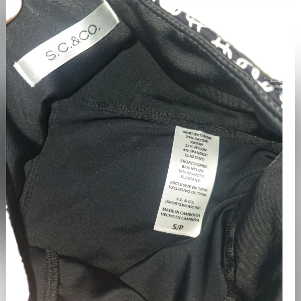 S.C. And CO .Elegant Blue and White Patterned Skirt Size S - Picture 3 of 4